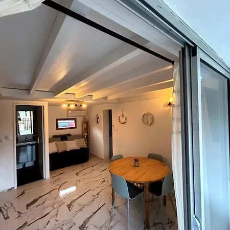 Maisonnette Chaleureuse Au Pied Du Port Leucate