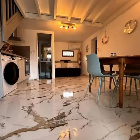 Maisonnette Chaleureuse Au Pied Du Port