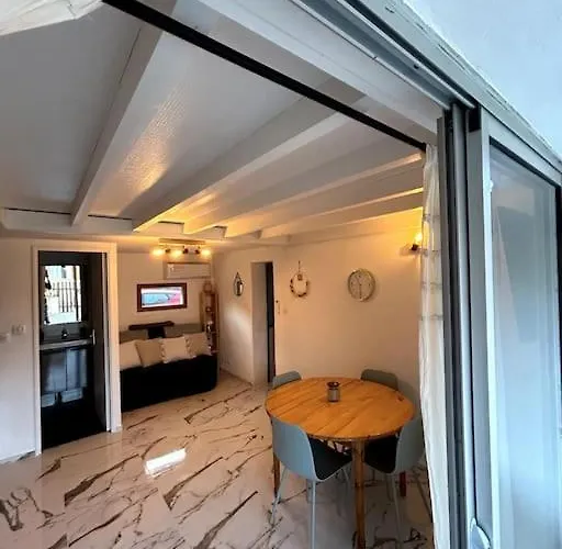 Maisonnette Chaleureuse Au Pied Du Port Лёкат
