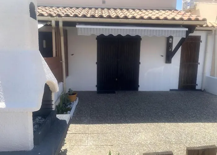 Дом отдыха Maisonnette Chaleureuse Au Pied Du Port Лёкат
